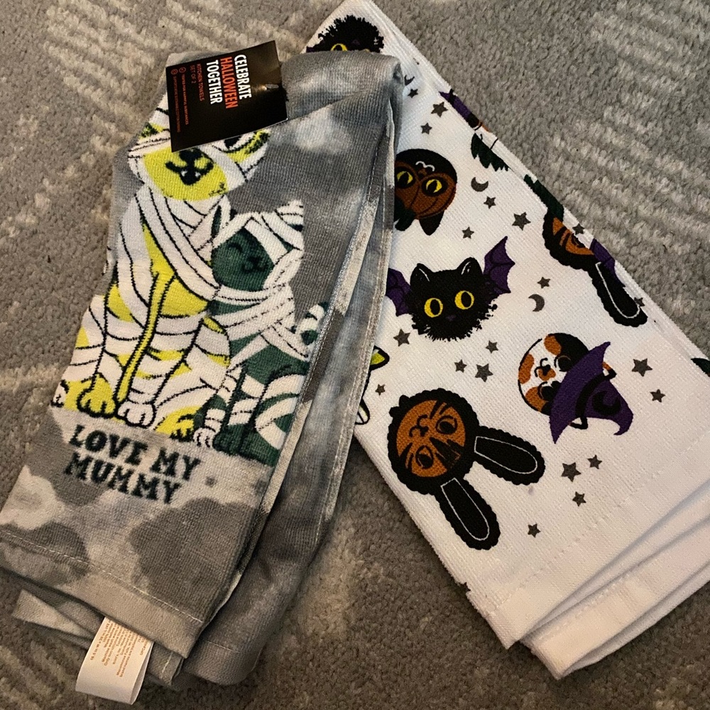 NWT Kitchen Dish Towels Halloween Cat Mummy Graphic Print Set of 2